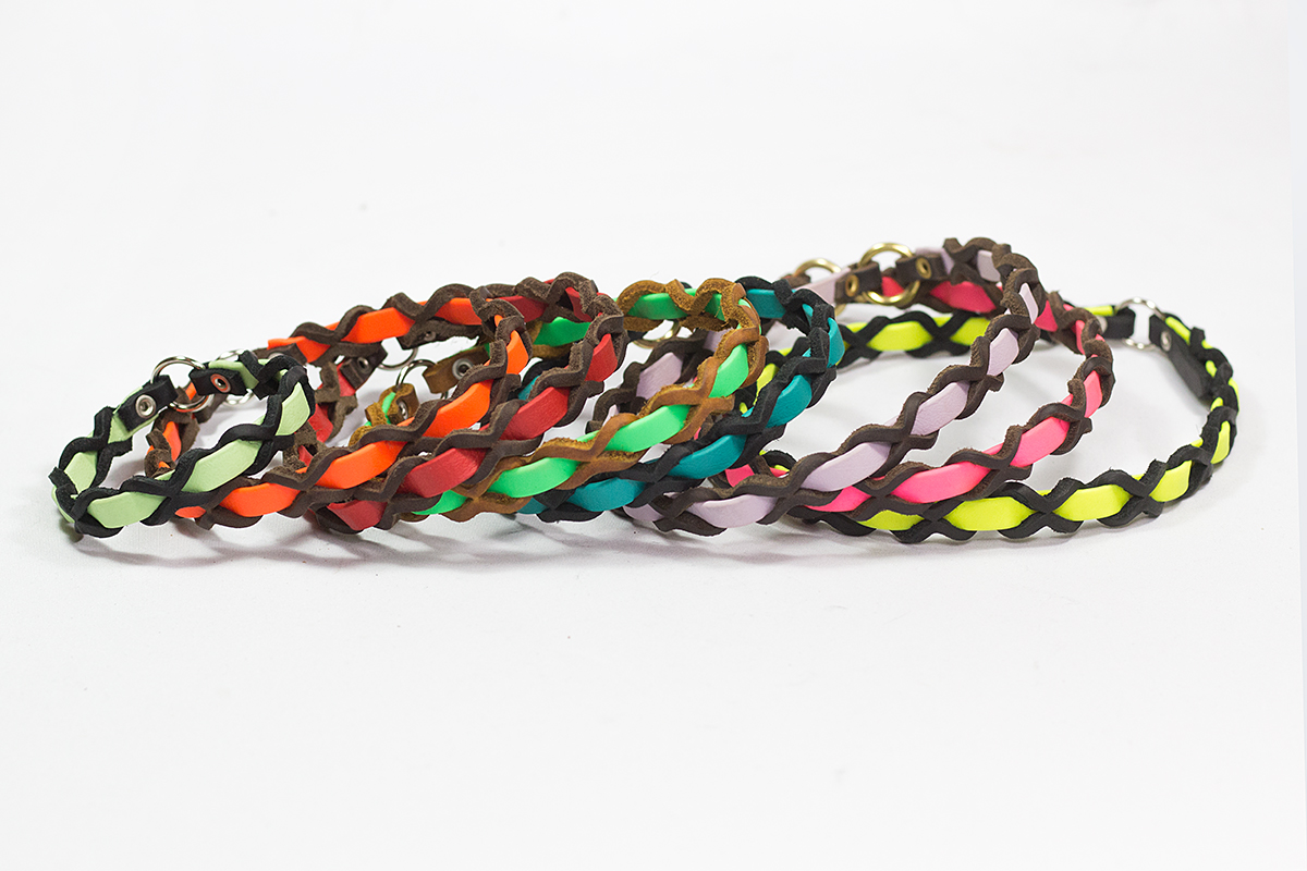 Bellepet Halsband "Farbrausch light" Messing mit schwarzem Leder